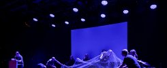 Auftritt der Theater-AG der Don-Bosco-Schule mit einem Ausschnitt aus dem Stück "RESTE". 