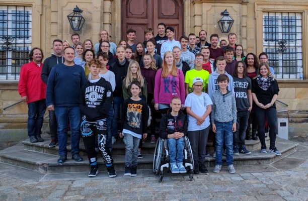 Die oberfränkischen Schülersprecherinnen und -sprecher der Förderschulen mit Verbindungslehrerinnen und –lehrern.
