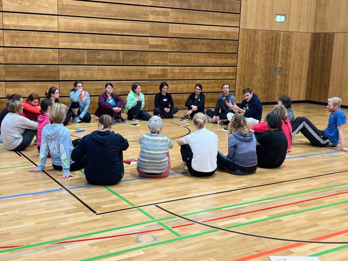 Das Team von FAF Kids instruierte die Lehrkräfte.